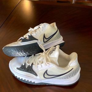 Nike Kyrie 10 Mens Basketball Shoes